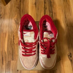 Nike Women's Shoes SB Dunk Low
StrangeLove Skateboards
